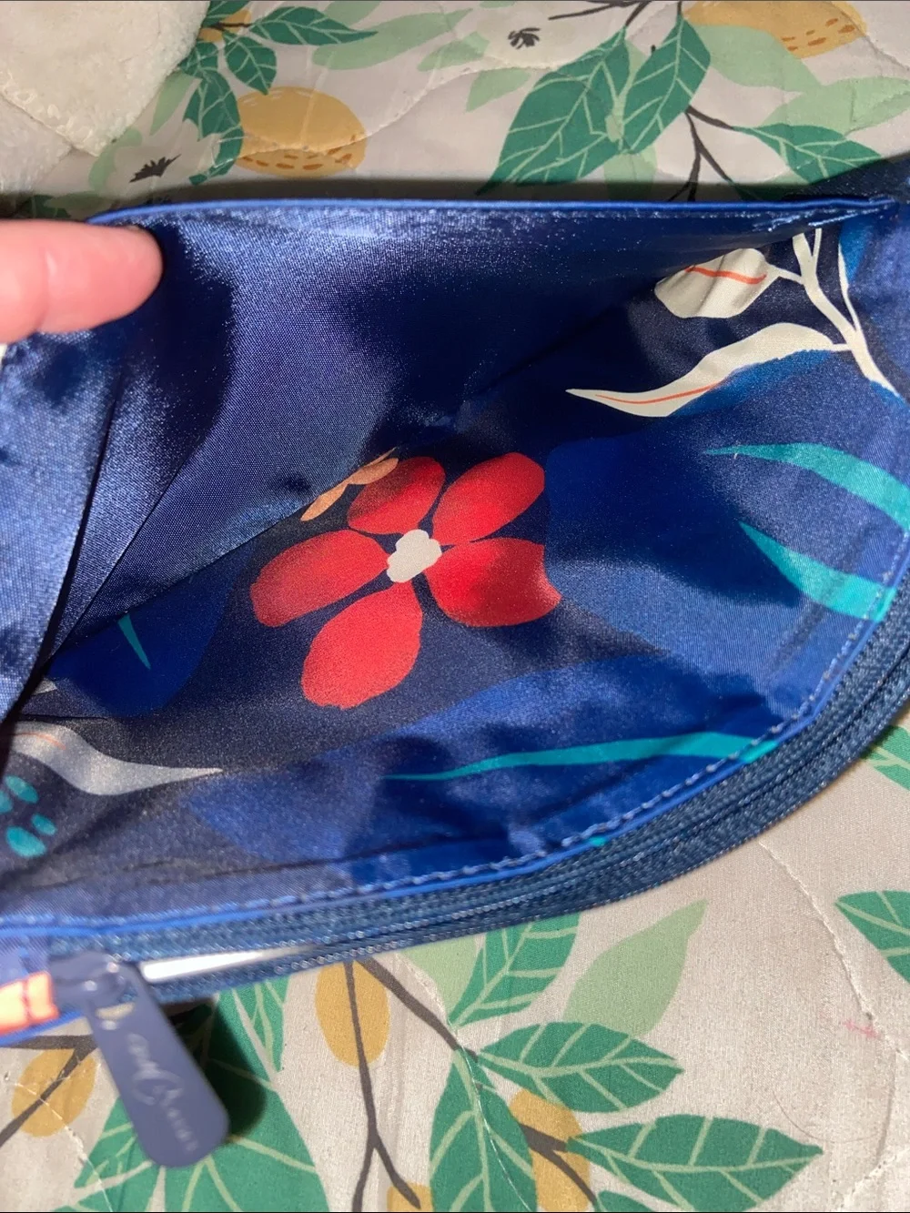 MIDNIGHT FLORAL POUCH NWOT Travel Toiletries Makeup Cosmetic Bag THIRTY-ONE
